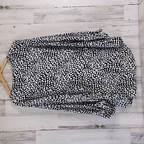 Ophelia Rose black white print vneck blouse Size 2X - Picture 7 of 7